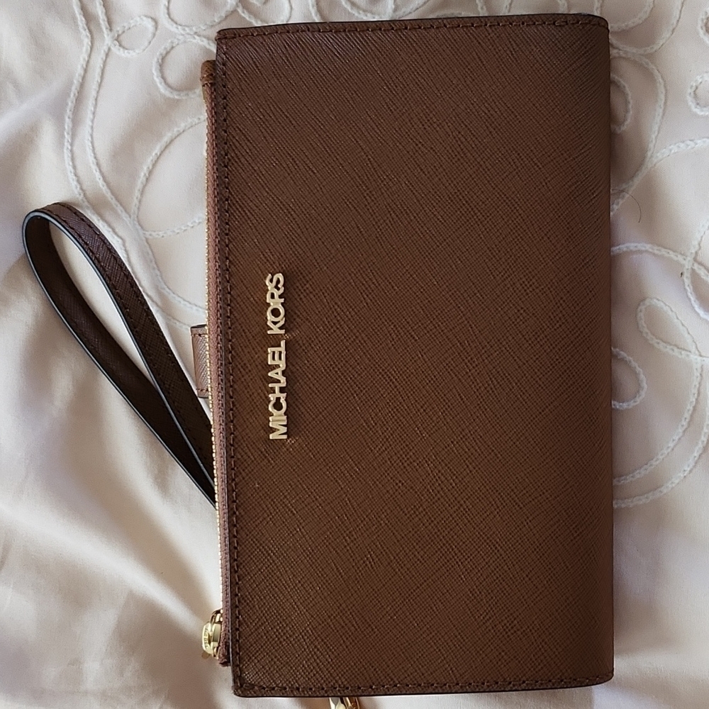 Michael kors smartphone wallet new, brown color